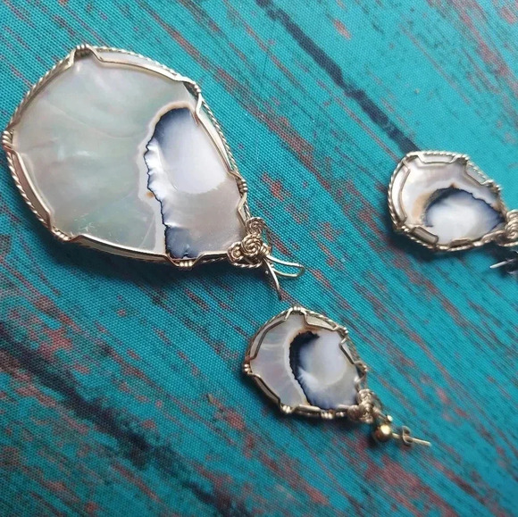 Vintage Shell Wire Wrap Pendant & Earrings Set - Picture 11 of 11